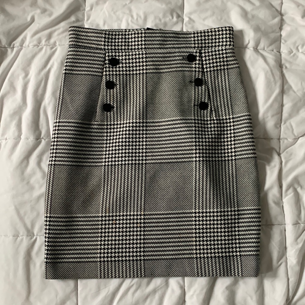 Houndstooth pencil skirt